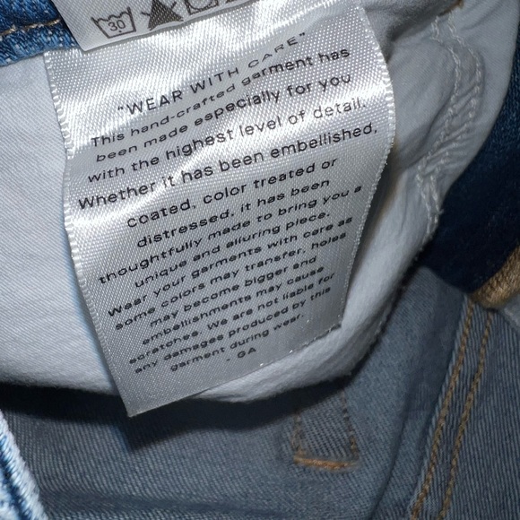 Good American Bermuda Good Icon Jean Denim Distressed Shorts Size 4/27 - Picture 7 of 9